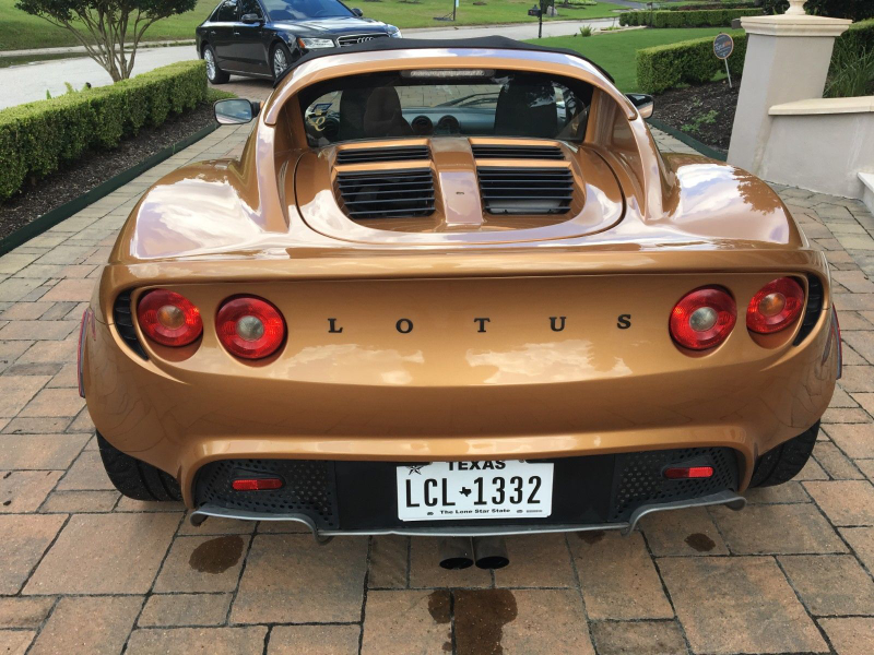 Illustration for article titled Buy This Beautiful Bronze Lotus Elise Totaled Over Bumper Scratch